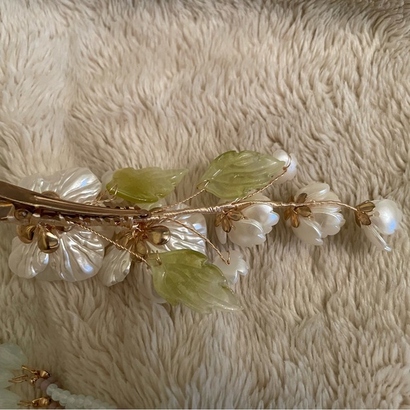 Graceful white flowers hairpin with detachable blue tassel, never worn, royalty main image 4